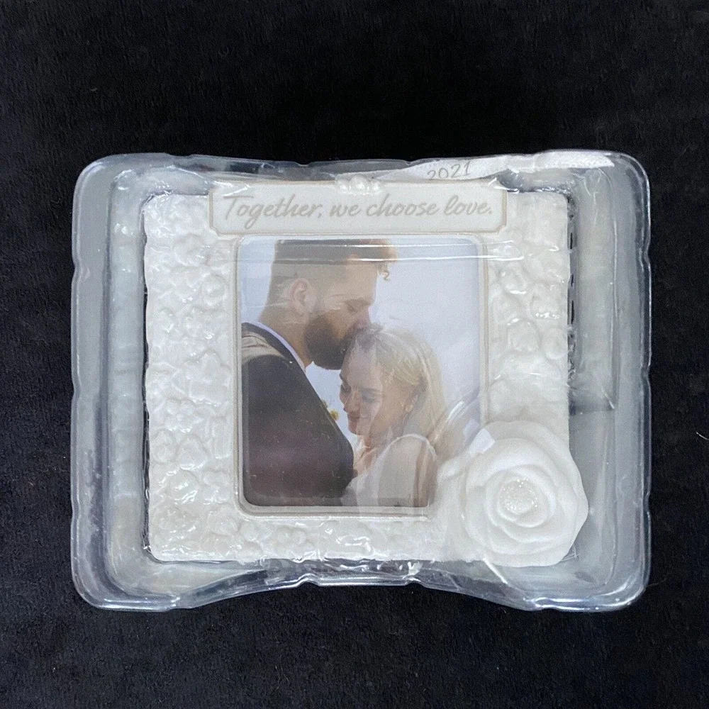 Hallmark Keepsake Christmas Ornament We Choose Love Photo Frame 2021 New In Box - Picture 4 of 11